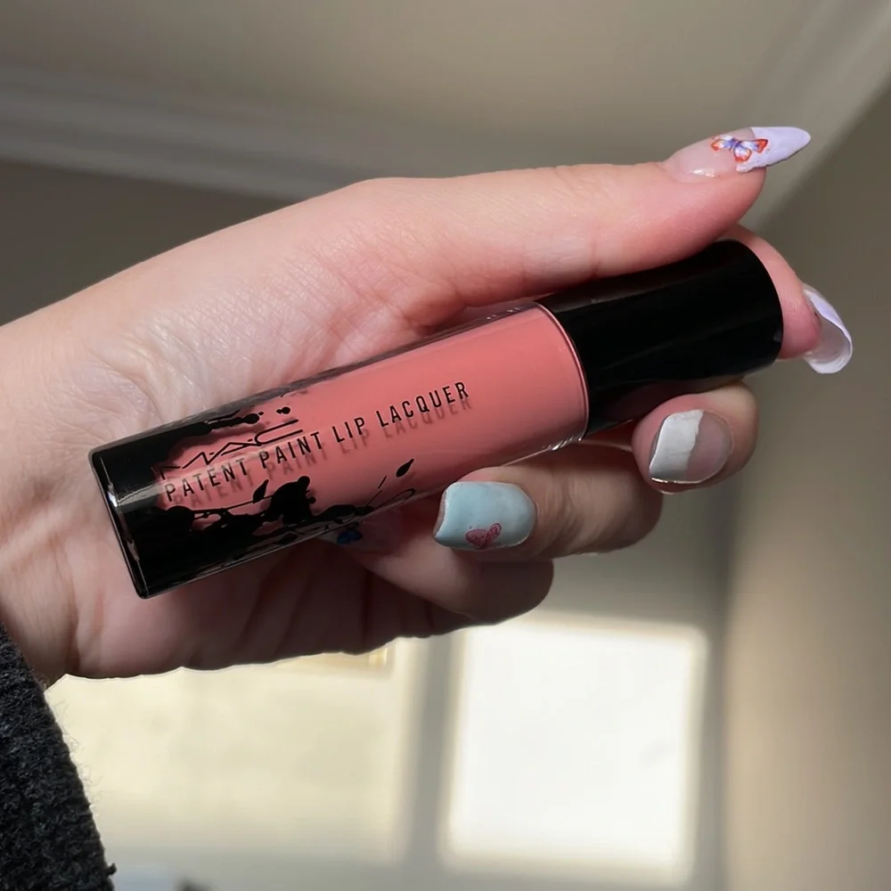 MAC *PATENT PLEASURE* Patent Paint Laquer